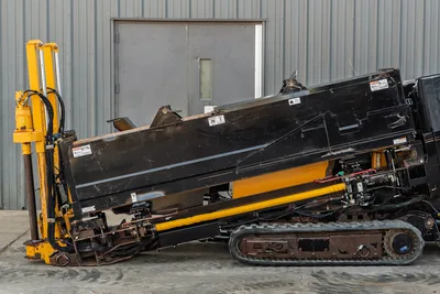 2016 Vermeer D23x30 S3 HDD drill, side view, angled drill frame, yellow hydraulic cylinders, rubber tracks, wear-used condition
