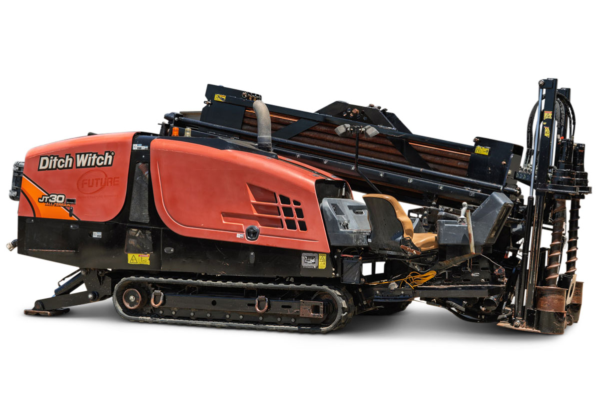 2018 Ditch Witch JT30 All Terrain HDD drill, side view, orange cab, rubber tracks, loaded drill pipe rack, operator console