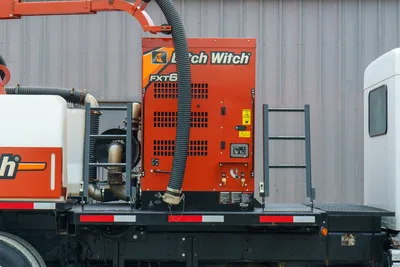 9300-712: 2017 Ditch Witch FXT65