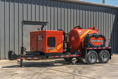 2023 Ditch Witch HX30 mud mixing system on tandem-axle trailer, 500-gal tank, engine enclosure, driver-side 3/4 view, clean condition