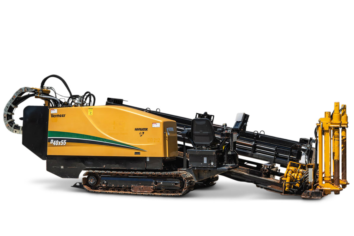2019 Vermeer D40x55 S3 HDD drill, side angle, yellow cab, rubber tracks, loaded drill pipe rack, pipe loader visible
