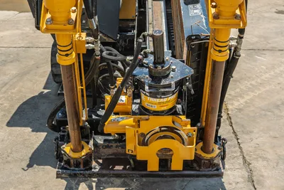 Vermeer 10x15 S3 HDD rig top view showing dual yellow cylinders, rotary head, drill pipe, and hydraulic components