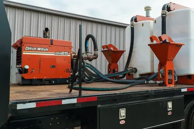 Ditch Witch 2010 International 4400 - Mud Equipment