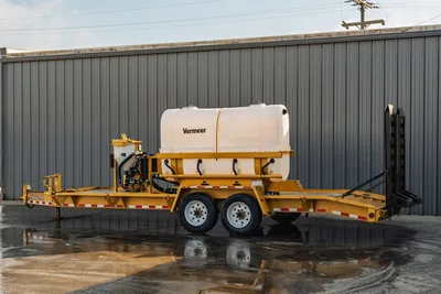 2021 TowMaster T-20D yellow HDD support trailer with Vermeer mud mixing tank, twin axle, hydraulic system, beaver tail ramps