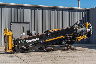 2021 Vermeer D40x55 S3 HDD drill rig, side view, drill frame angled up, rubber tracks, vise assembly, operator station visible