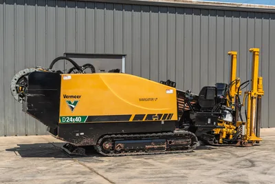 2020 Vermeer D24x40 S3 HDD drill, passenger-side view, rubber tracks, drill rod loader, operator console, Navigator display visible