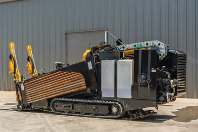 Vermeer 10x15 S3 HDD rig side view with drill pipe carousel, yellow actuators, tracked undercarriage, engine compartment
