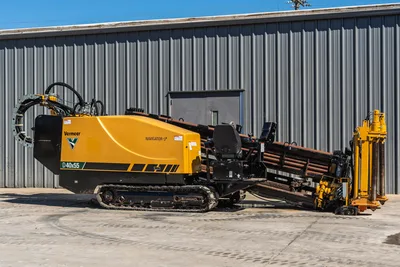 2021 Vermeer D40x55 S3 HDD drill, side profile, rubber tracks, loaded drill pipe rack, operator seat, hydraulic system visible