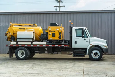 2007 International 4300 Mud Mixing Truck