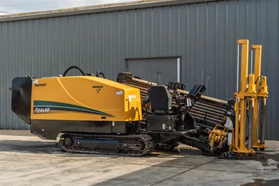 2018 Vermeer D24x40 S3 HDD rig, side view, rubber tracks, loaded drill pipe rack, operator seat, yellow hood