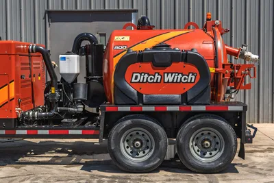 2023 Ditch Witch HX30 mud mixing system, 500-gal tank, trailer-mounted, side profile showing pump, plumbing, tandem axle