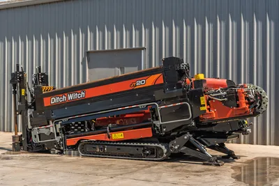 2022 Ditch Witch JT20 HDD drill, driver-side profile, drill frame angled up, rubber tracks, vise assembly, hydraulic lines visible