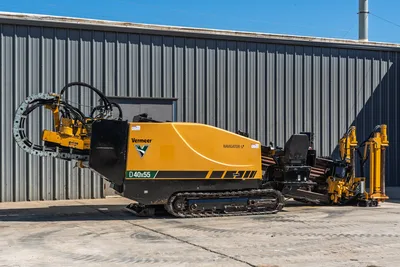 2021 Vermeer D40x55 S3 Navigator HDD drill, side profile, rubber tracks, pipe rack with drill pipe, hydraulic hose carrier