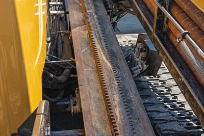 2009 Vermeer D36x50 Series II rack and pinion, drill pipe rack, hydraulic hoses, and steel tracks from top-down view.
