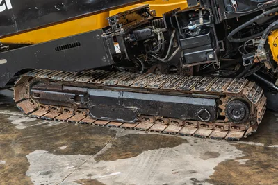 Vermeer 40x55 S3 horizontal directional drill rubber tracks and undercarriage close-up from side perspective.