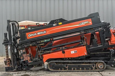 Side profile of 2012 Ditch Witch JT3020 Mach 1 HDD drill showing drill frame, hydraulic piping, tracks, and feed assembly.