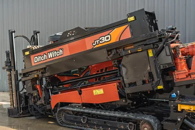 2017 Ditch Witch JT30 HDD drill, side profile, angled drill pipe rack, rubber tracks, hydraulic components, orange-black livery