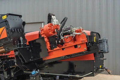 2021 Ditch Witch JT25 drill head and hydraulic drive system, featuring high-torque rotational components and pipe section.