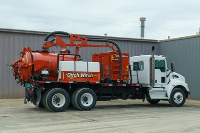 9300-712: 2017 Ditch Witch FXT65