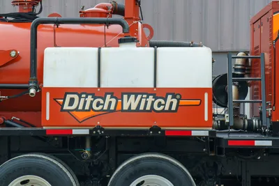 9300-712: 2017 Ditch Witch FXT65