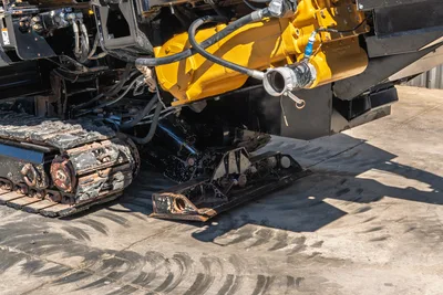 2021 Vermeer D40x55 S3 HDD drill close-up of worn rubber track, anchor plate, hydraulic hoses, and yellow carriage frame