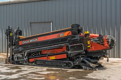 2023 Ditch Witch JT20 HDD drill, side view, elevated drill frame, rubber tracks, vise assembly, drill pipe loaded, hydraulic components visible