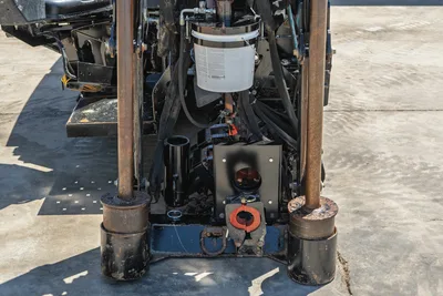 Front view of 2021 Ditch Witch JT20 HDD drill pipe spindle box, hydraulic vise, and stabilizer columns for pipe handling.