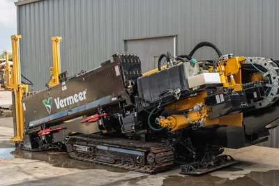 2018 Vermeer D24x40 S3 HDD rig, 3/4 rear view, rubber tracks, drill frame angled up, hydraulic hoses, pipe loader visible
