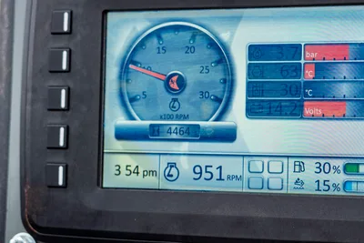2021 Ditch Witch JT40 digital display panel showing 4,464 hours, 951 RPM, oil pressure, temp gauges, 14.2V