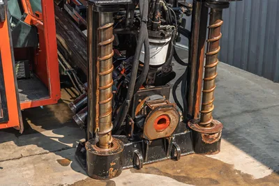 2017 Ditch Witch JT30 rear anchor assembly, dual threaded anchor posts, vise chuck, hydraulic hoses, wear-used condition