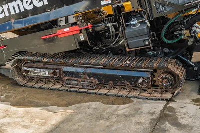 2018 Vermeer D24x40 S3 HDD rig steel undercarriage track close-up showing wear, hydraulic cylinder, and fluid reservoirs