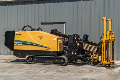 2020 Vermeer D24x40 S3 HDD drill, side view, rubber tracks, loaded drill pipe rack, yellow Navigator hood, pipe spinner visible