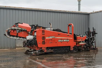 Side view of 2008 Ditch Witch JT4020 MACH 1 HDD drill showing steel tracks, engine cowling, drill rod rack, and carriage.