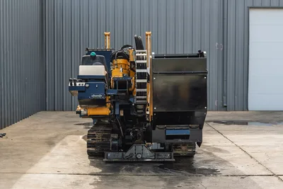 2018 Vermeer D24x40 S3 HDD rig, rear view, rubber tracks, drill pipe carousel, exposed engine, operator controls visible