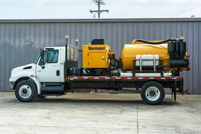 2007 International 4300 Mud Mixing Truck