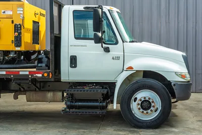 2007 International 4300 Mud Mixing Truck