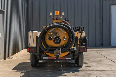 2025 Vermeer LP873SDT vacuum excavator, rear view, yellow debris tank, coiled suction hose, water tank, strobe light, trailer mount
