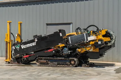 2020 Vermeer D24x40 S3 HDD drill, 3/4 left view, angled drill frame, rubber tracks, vise assembly, hydraulic hoses visible