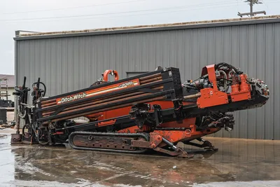 2008 Ditch Witch JT4020 MACH 1 HDD rig, side profile, showing drill pipe rack, carriage, tracks, and hydraulic stabilizers.