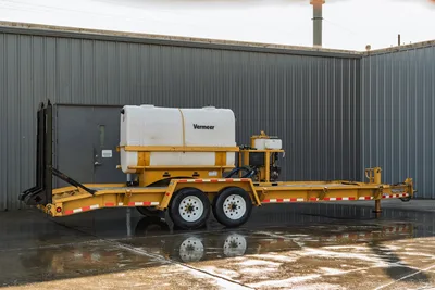 2021 TowMaster T-20D yellow tandem-axle trailer with Vermeer-branded white poly water tank, hydraulic pump unit, and fold-down ramps