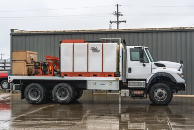 9810-0252: 2011 International WorkStar 7600 Mud Truck