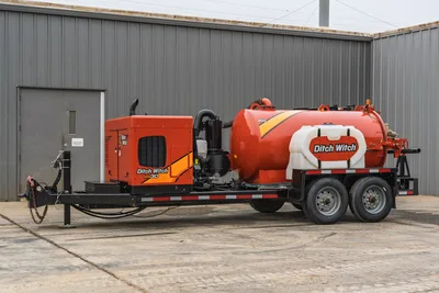 Profile view of 2019 Ditch Witch HX30 vacuum excavator, trailer-mounted, 800-gallon spoil tank, and clean water tank.