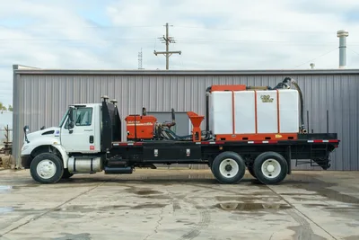 Ditch Witch 2010 International 4400 - Mud Equipment