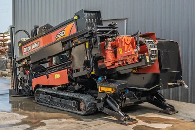 2017 Ditch Witch JT30 HDD drill, rear 3/4 view, exposed spindle/carriage, rubber tracks, anchor system, engine compartment open
