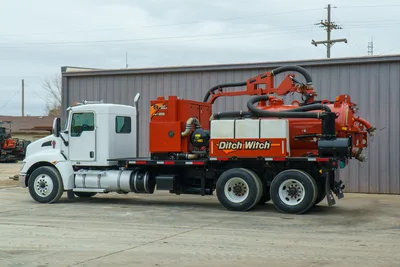 9300-712: 2017 Ditch Witch FXT65