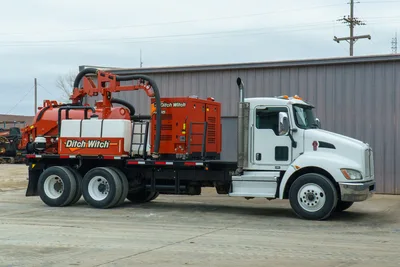 9300-712: 2017 Ditch Witch FXT65
