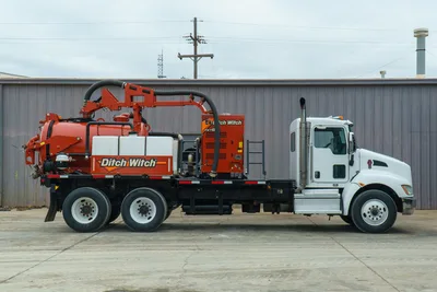 9300-712: 2017 Ditch Witch FXT65