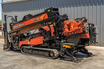 2018 Ditch Witch JT30 All Terrain HDD drill, side view, elevated drill frame, loaded drill pipe, exposed spindle, rubber tracks, outriggers