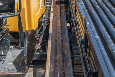 2019 Vermeer D40x55 S3 HDD drill frame rack gear, hydraulic hoses, and loaded drill pipe rack, close-up side view