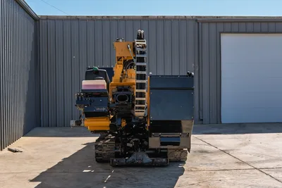 2021 Vermeer D40x55 S3 HDD drill, rear view, rubber tracks, drill pipe rack, hydraulic hoses, yellow & black livery